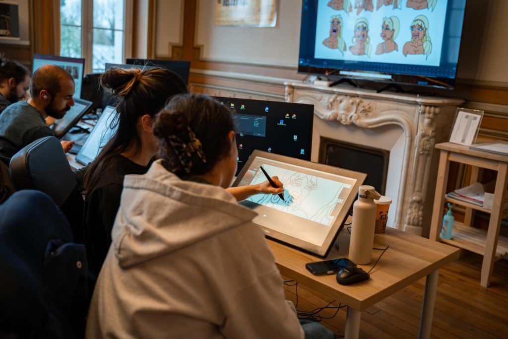 Character designer : définition, rôle et formation pour devenir professionnel